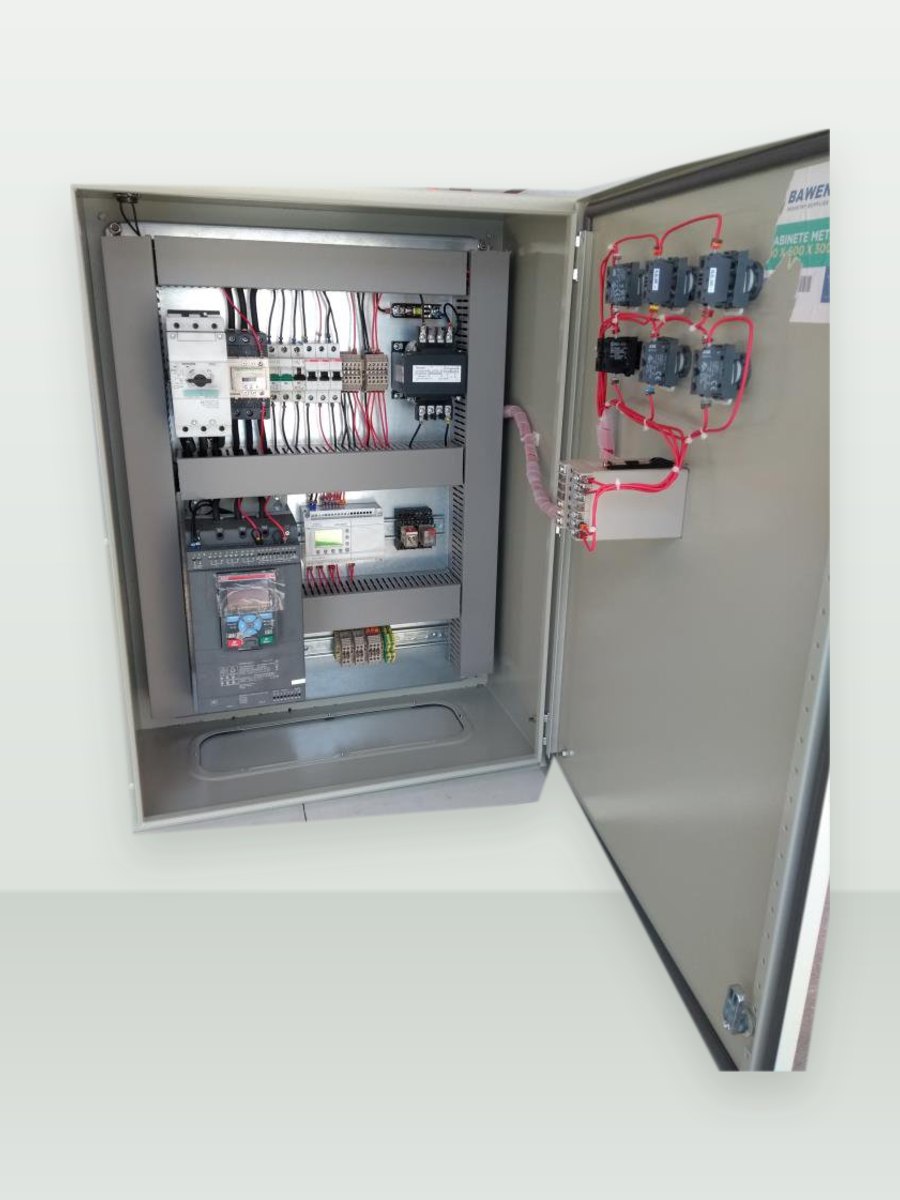 Tablero con arrancador suave ABB y PLC Mitsubishi